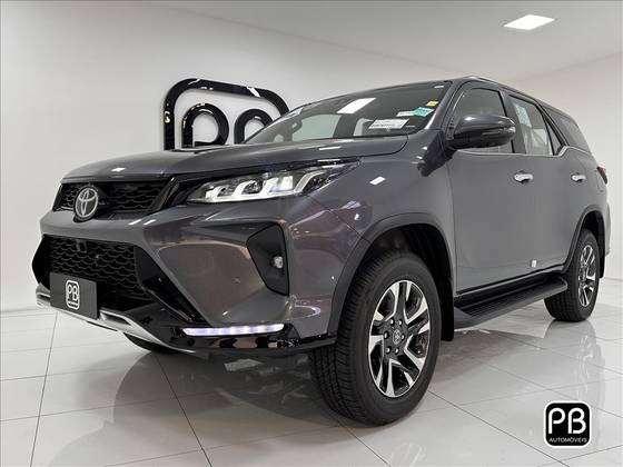 TOYOTA HILUX SW4 2.8 D-4D TURBO DIESEL DIAMOND 7L 4X4 AUTOMÁTICO